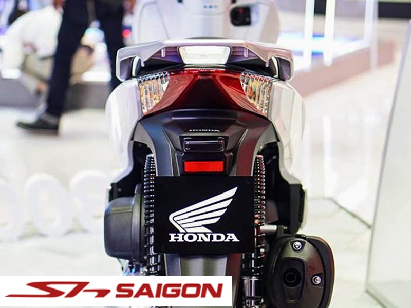 Honda SH300i ABS vừa có mặt tại triển lãm Vietnam Motorcycle Show 2016