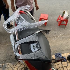 2 phiên bản trong suốt cản 300i sh 2020