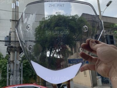 Kính chắn gió zhipat màu trắng độ sh 2020