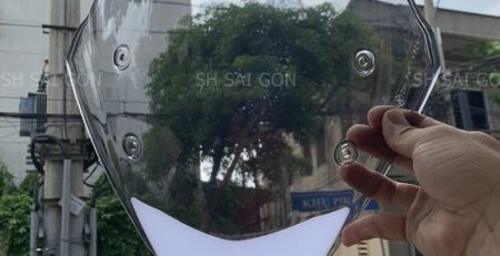Kính chắn gió zhipat màu trắng độ sh 2020